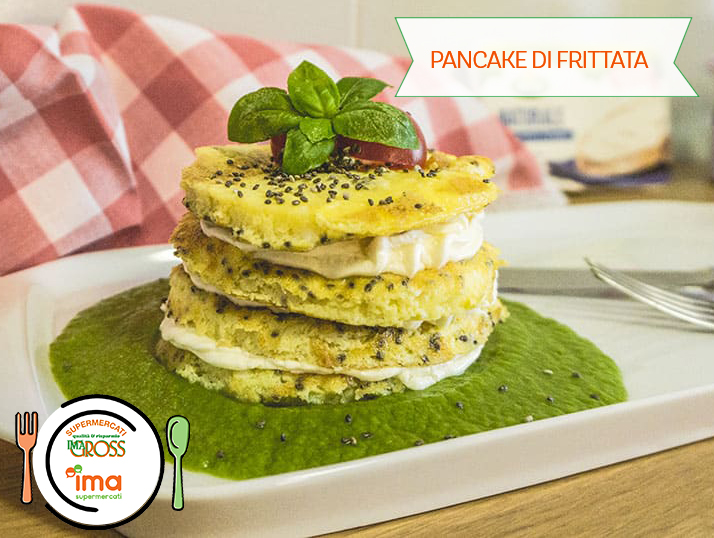 Pancake di frittata su crema di piselli